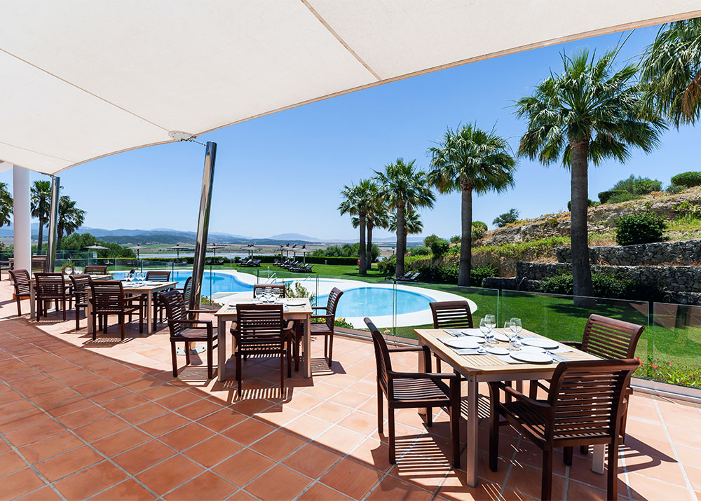 terrasse piscine hotel plus golf cadix 