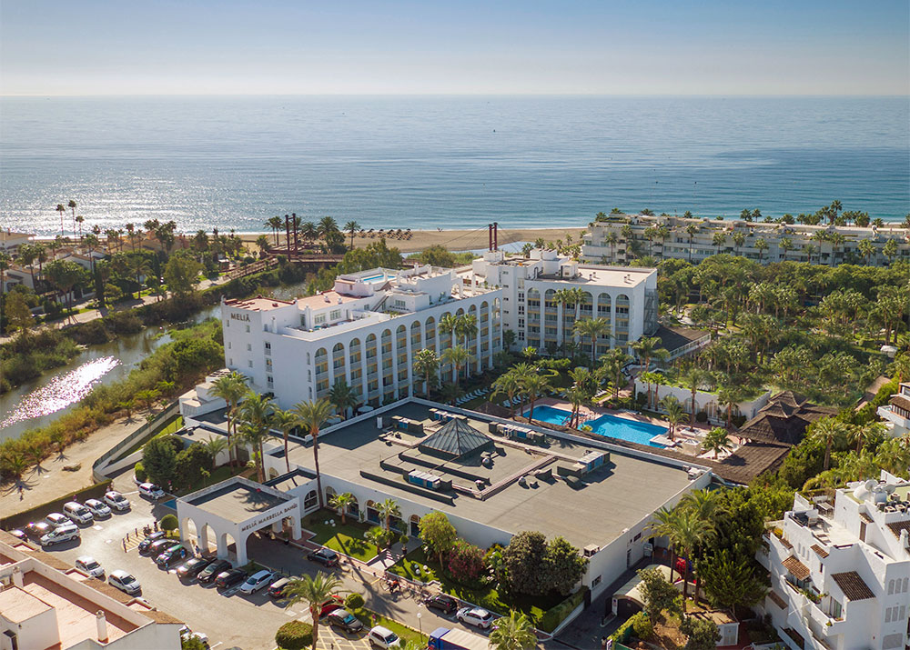 Hotel vue aérienne en bord de mer