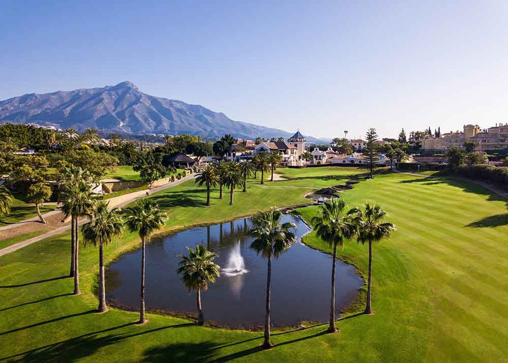 Los Naranjos Golf Marbella trou 18 et club house