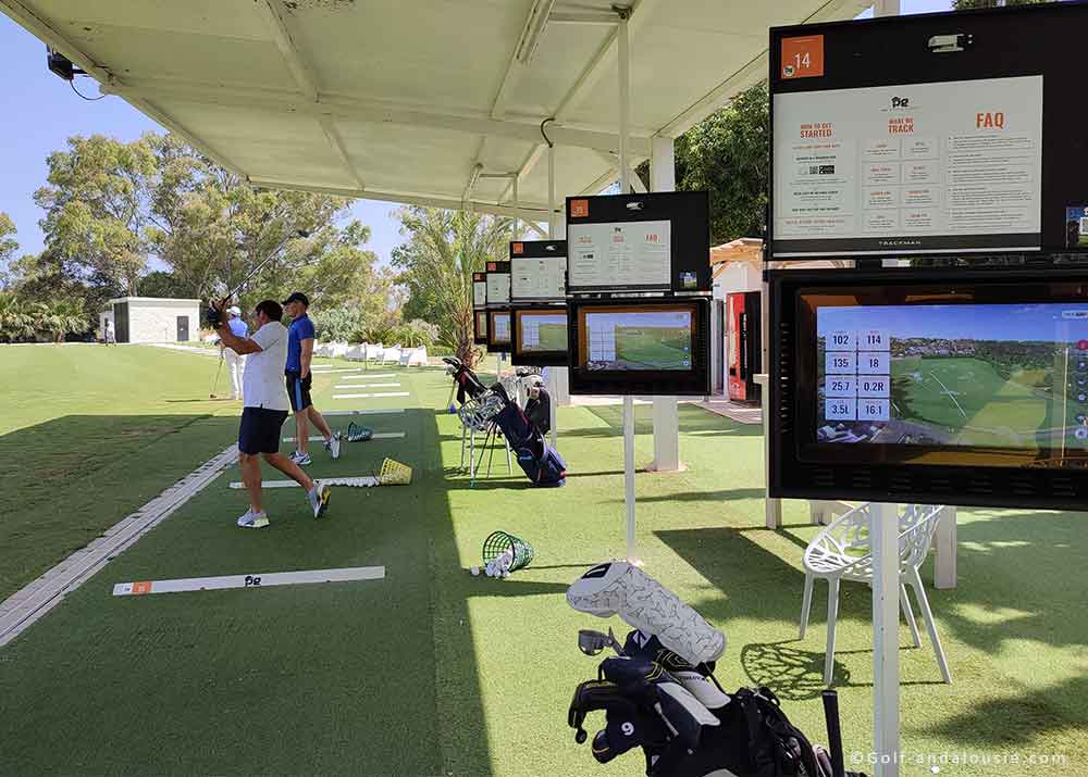 Zone de practice couvert avec Trackman stages de golf Costa del Sol